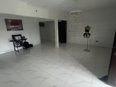 Luxury Spacious 3 Bedroom Flat Upstairs