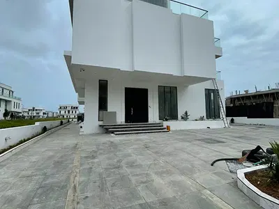 Luxury 5-Bedroom Detached Duplex with Excellent Facility