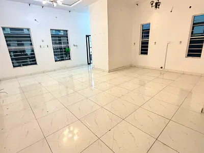 Studio Apartment with Fitted Kitchen