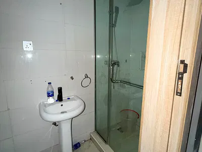Single Room Downstairs in a Shared Flat Apartment