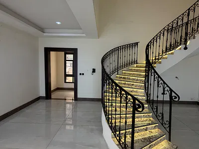 Luxury and Massive 5 Bedroom Penthouse with 2 Rooms BQ