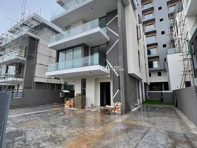 Luxury 6 Bedroom Detached House