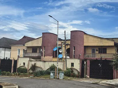 782 Square Meter Property