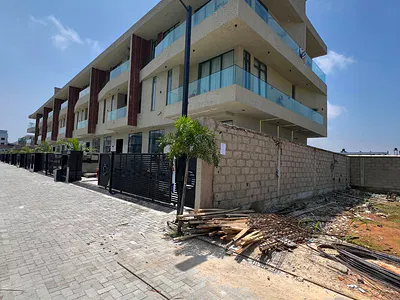 Luxury 4 Bedroom Terraced Duplex
