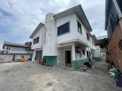 5-Bedroom Fully-Detached Duplex with Two BQS