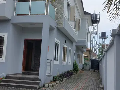 5 Bedroom Semi Detached House