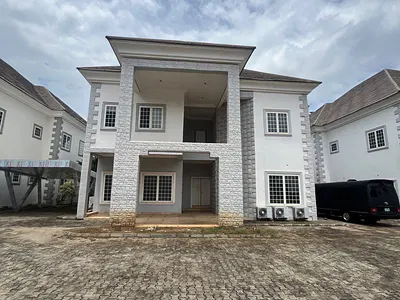 6 Bedroom Fully Detached Duplex with 2BQ
