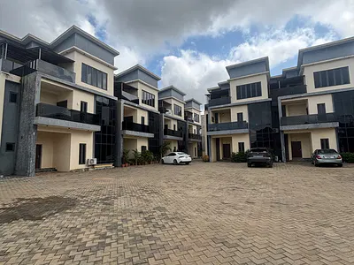 4 Bedroom Terraced Duplex with BQ