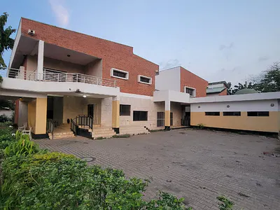 8 Bedroom Detached Duplex with 4 Rooms BQ