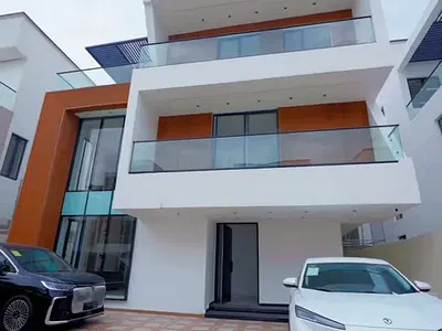 6 Bedroom Duplex+ Electric Car