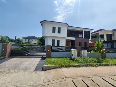Humongous 7 Bedroom Duplex with 2BQS