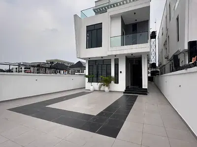 Premium Luxury 5 Bed Fully Detached Duplex with a Pool Cinema & Gym