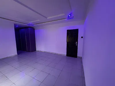 Refurbished 2 Bedrooms Apartment