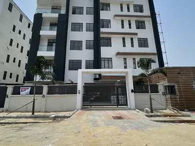 Value Packed 2 Bedroom Apartment with Elevator, Communal Swimming Pool