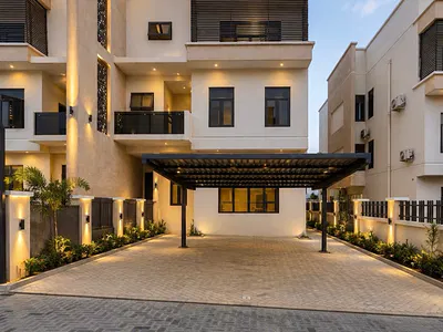 5 Bedroom Detached Duplex