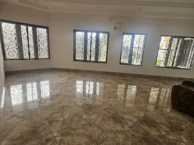 Beautiful Massive 3 Bedroom Flat with a Room BQ