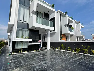 5 Bedroom Fully Detached Duplex