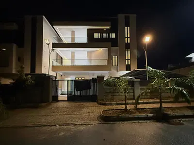 Brand New, Contemporary Luxury 6 Bedrooms Fully Detached Duplex