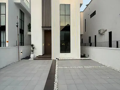 Luxurious 5bedroom Luxury Duplex Sitting on Two Floors