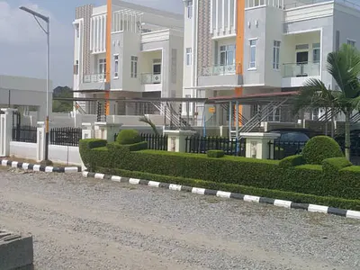 5 Bedroom Fully Detached