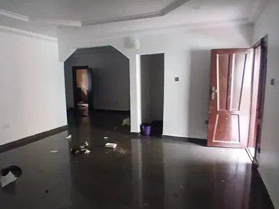 Spacious 3 Bedroom Flat All Ensuite