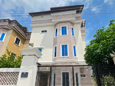 5 Bedroom Detached