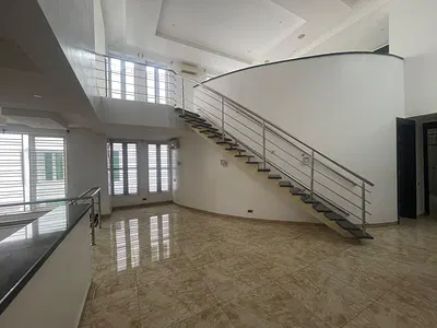 5 Bedroom Detached House with 1 Room Service Quarters