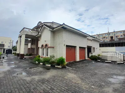 10 Bedroom Detached House with Swimming Pool, 2 Rooms BQ