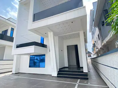 An Upscale 5 Bedroom Fully Detached Duplex with Swimming Pool