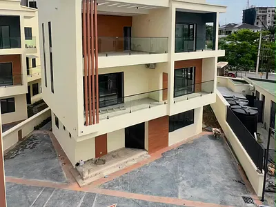 A Lovey Luxury 5bedroon Fully Detach for Sale