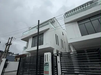 5 Bedroom Duplex with a BQ and a Pool.
