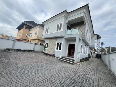 A 5 Bedroom Fully Detached House with BQ.