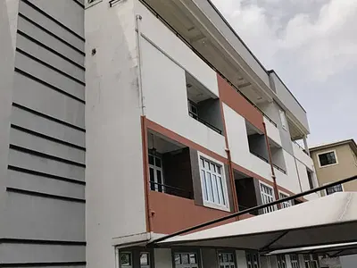 Luxury 5 Bedroom Terraced Duplex with 2 Box Rooms