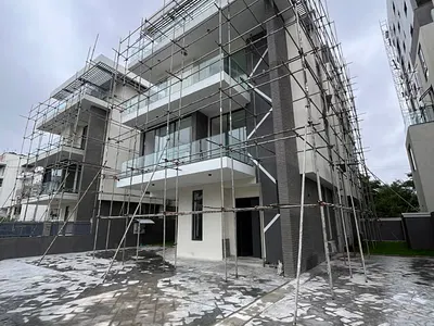 Luxurious 6 Bedroom Fully Detached Duplex