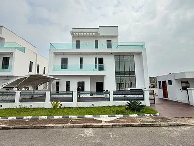 Outstanding Spacious 5bed Duplex with Pool, Cinema, Rooftop Terrace &