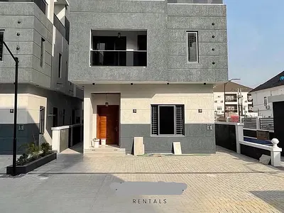 Luxury 5-Bedroom Duplex