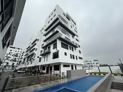 Luxury 4-Bedroom Maisonette Banana Island Road