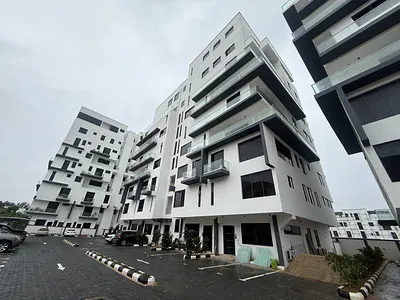 Luxury 4-Bedroom Maisonette