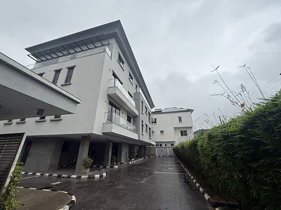 Luxury 2 Bedroom Banana Island Estate