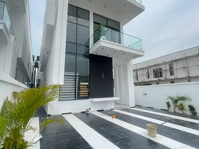 Luxury 5 Bedroom Fully Detached Duplex with a BQ, Pool