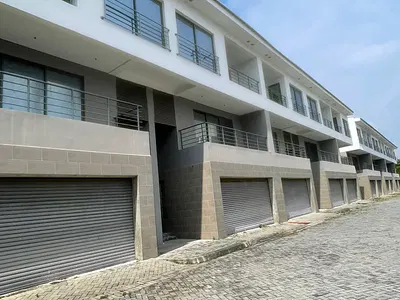 5-Bed Terrace with Cinema & Penthouse