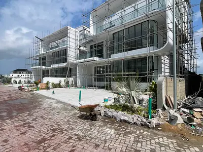 Contemporary 5 Bedroom Fully Detached Duplex
