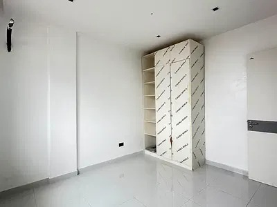 Exquisite Luxury Spacious 2 Bedroom Apartment with Swimming Pool