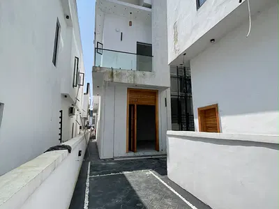 Luxury 5bedroom Fully Detached Duplex for