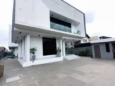 A Stunning 5 Bedroom Detached Duplex with BQ. Pool. Gym and Elevator