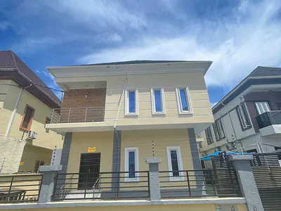 Newly Renovated 4 Bedroom Detached Duplex