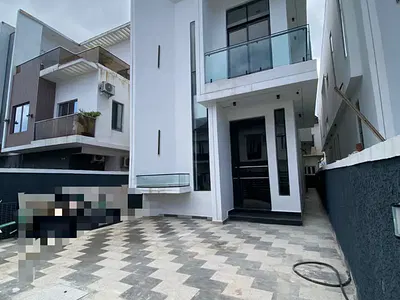A Spectualar 4 Bedroom Fully Detached Duplex with BQ