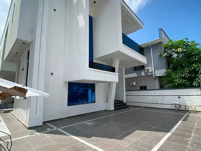 An Upscale 5 Bedroom Fully Detachedd Duplex with BQ & Swimming Pool
