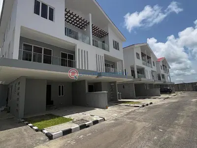 4-Bed Luxury Modern Duplex with BQ