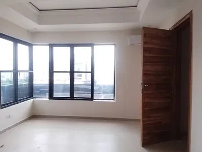 Very Sharp 2 Bed Block of Flat